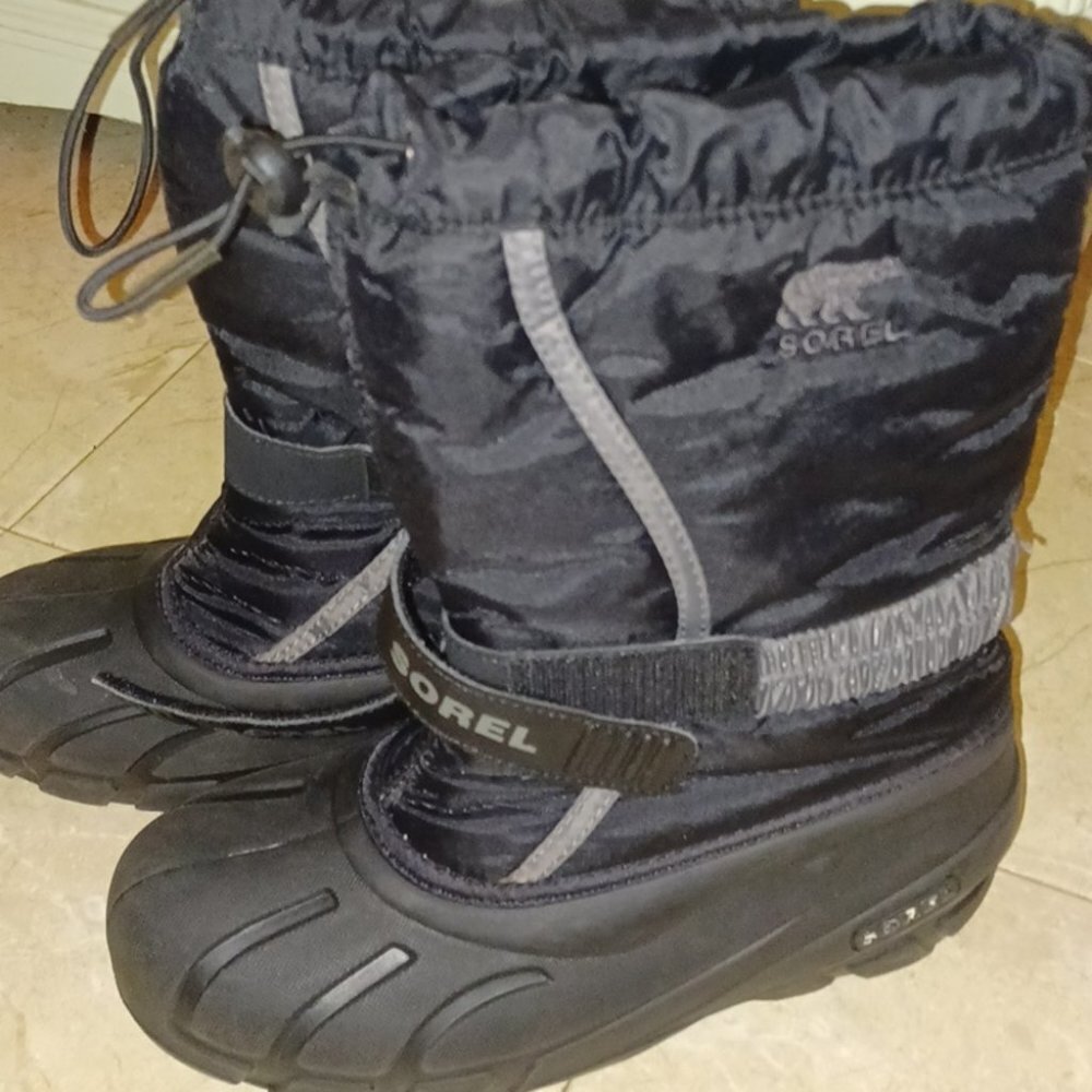 Sorrel waterproof boots with warm lining size 6